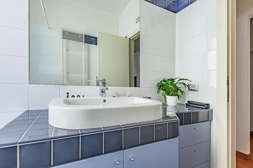 Apartment Appartamento Chicco In Zona Elegante Milan Italy